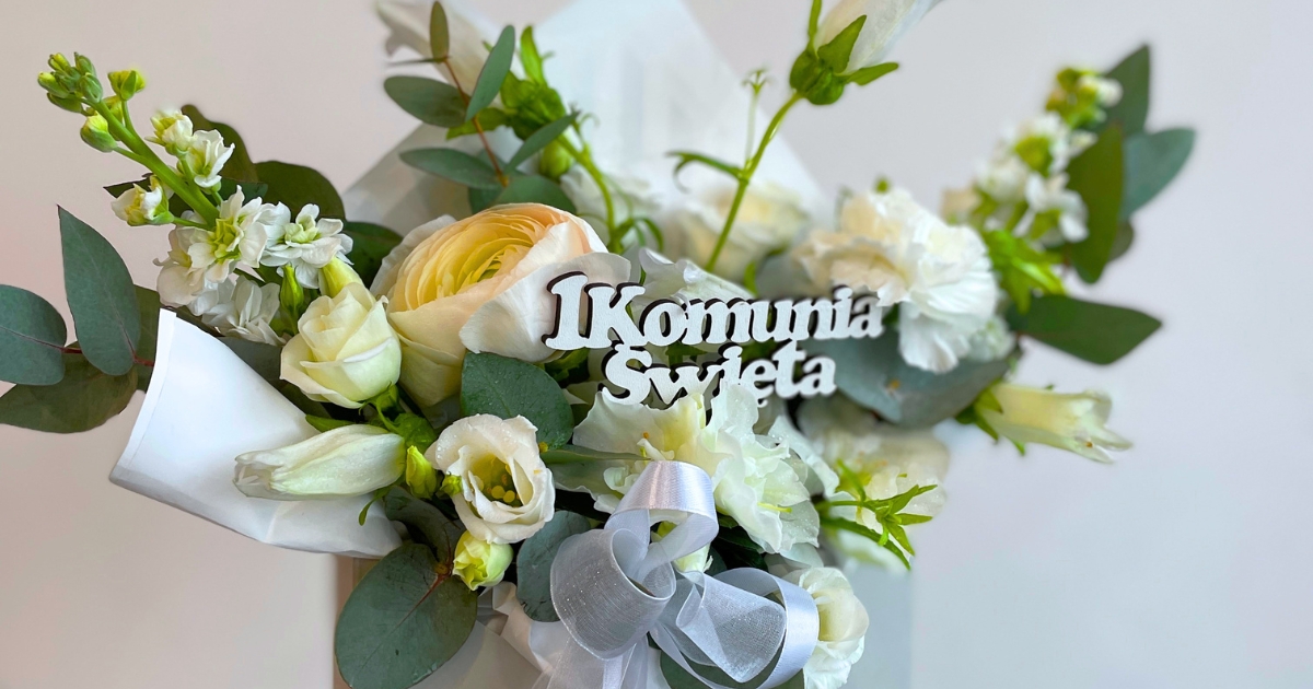 Bukiet na komunię – klasyczna biel, a może delikatne pastele?
